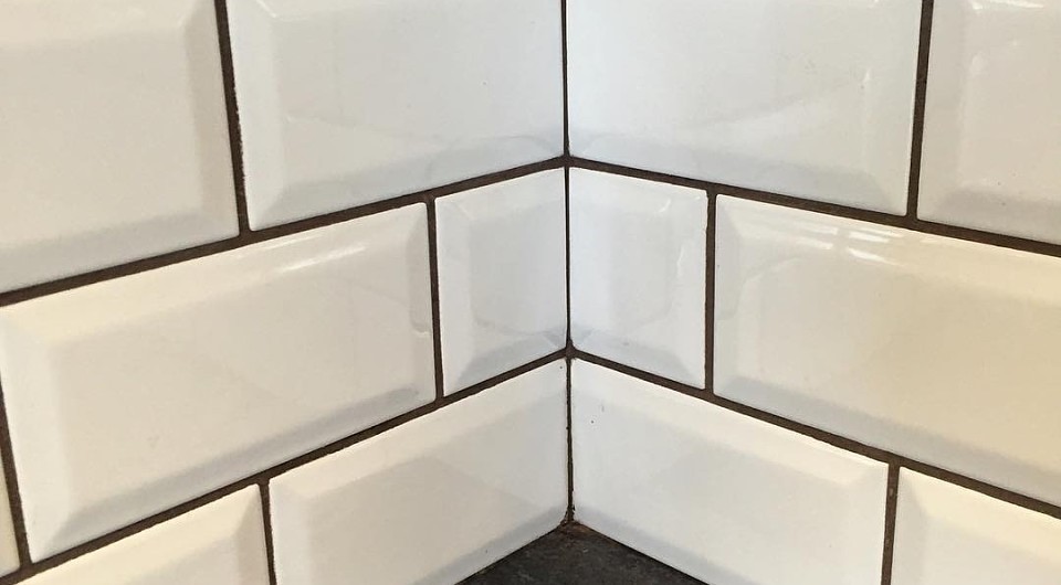 Рекомендации по укладке плитки «кабанчик» на фартук кухни