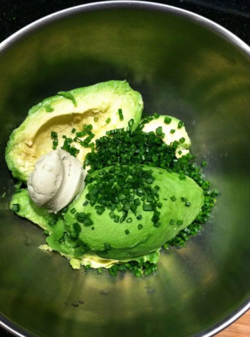 С чем сочетается авокадо в салатах: простые и вкусные рецепты с фото пошагово