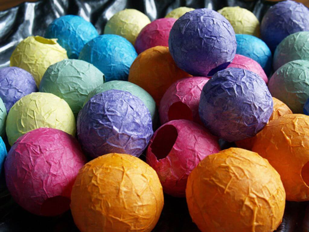 Что поставить в вазу, кроме цветов: 35 идей с фото в интерьере