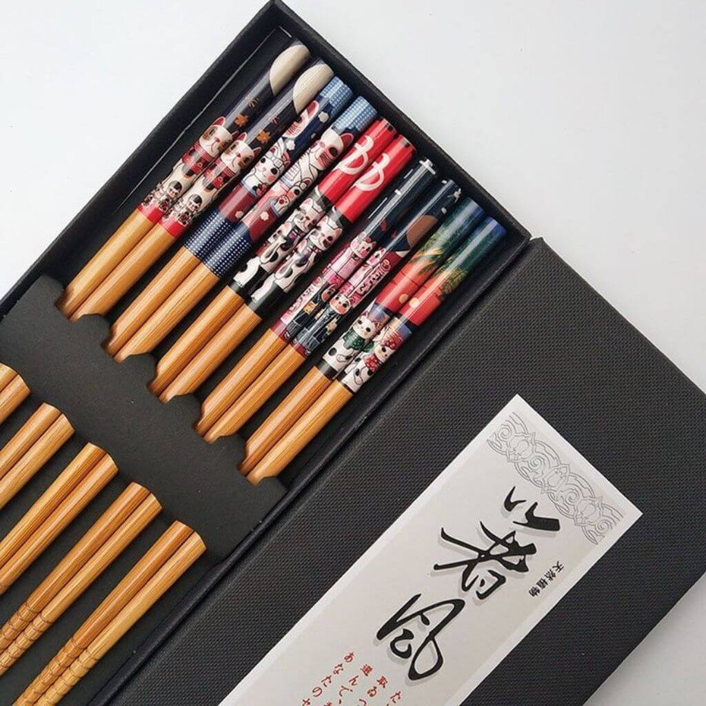 Палочки для еды: как пользоваться и правильно держать