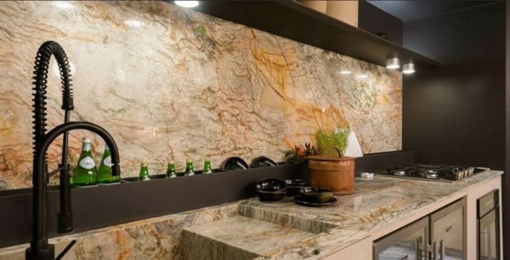 Отделка кухни декоративным камнем (искусственным и натуральным): дизайн интерьера, варианты и сочетания, фото