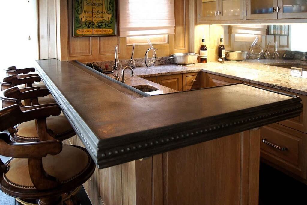 Светлая кухня с темной столешницей: новый тренд интерьера