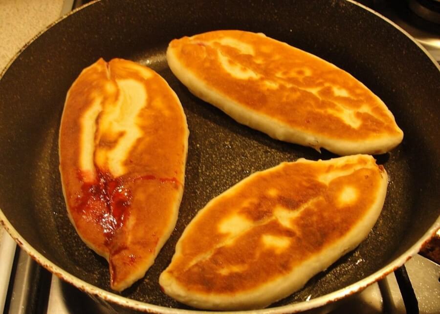 Что делать, чтобы начинка не вытекала из пирожков: 5 секретов