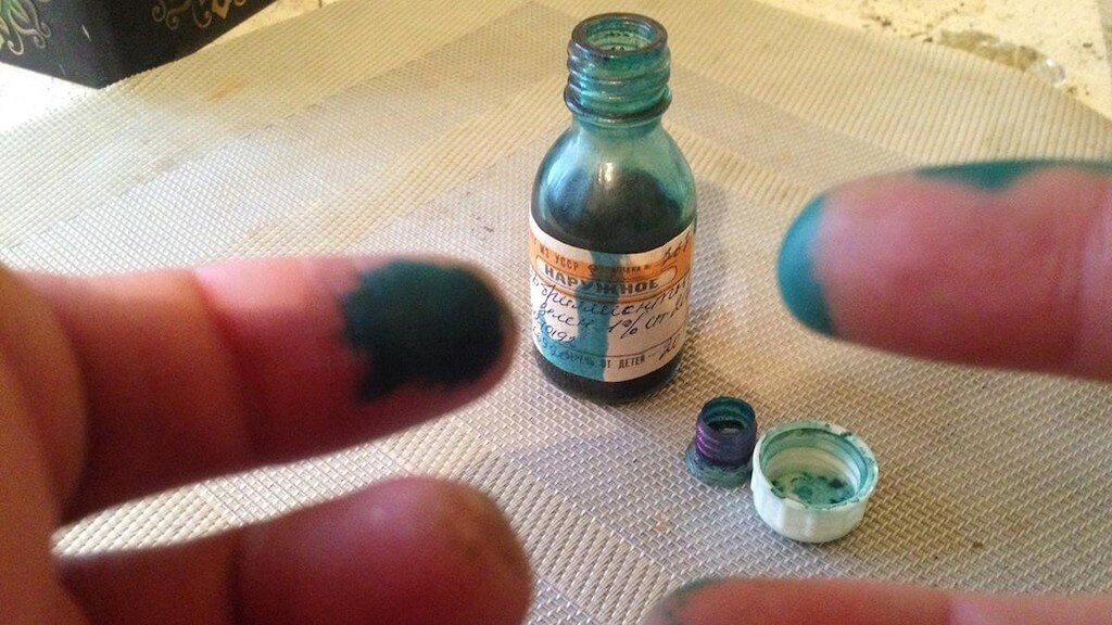 Как быстро отмыть зеленку с кожи, линолеума, одежды, мебели и других поверхностей