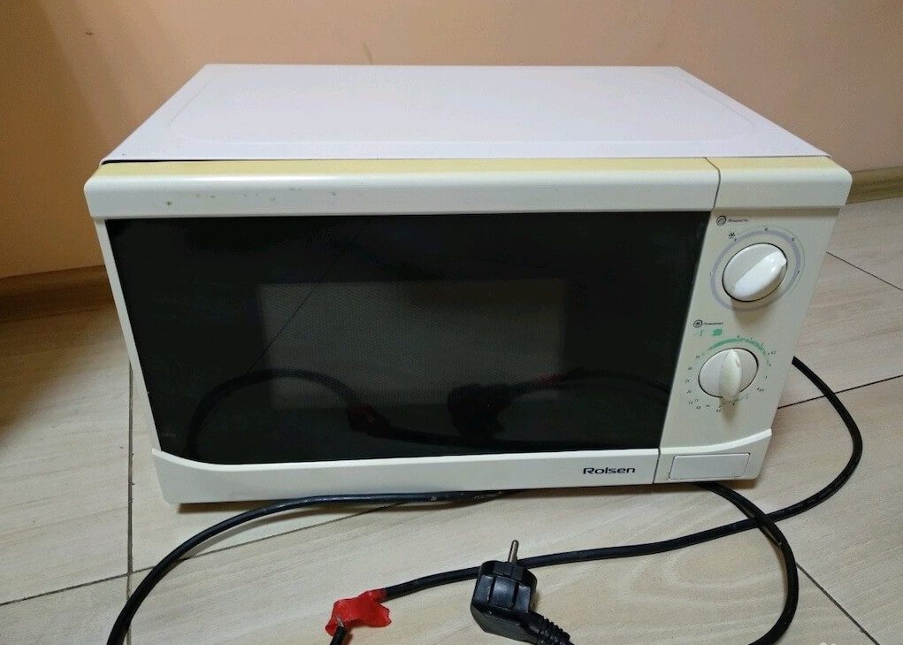 Микроволновка работает, но не греет: причины и пути решения