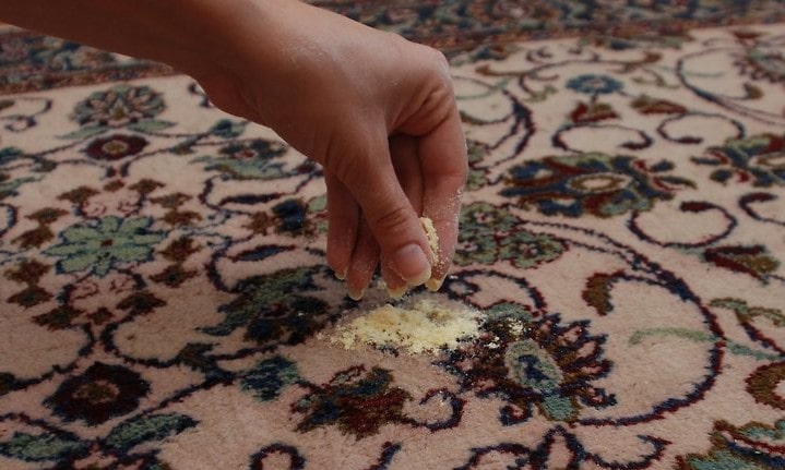 Как в домашних условиях почистить ковер (палас): лучшие подручные средства