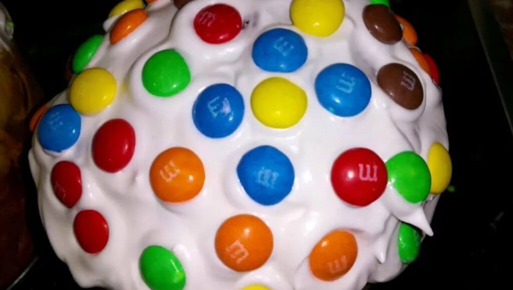 Украшение куличей на Пасху своими руками: 80 фото красивых идей (с посыпкой, изюмом, цветами, гнездами)