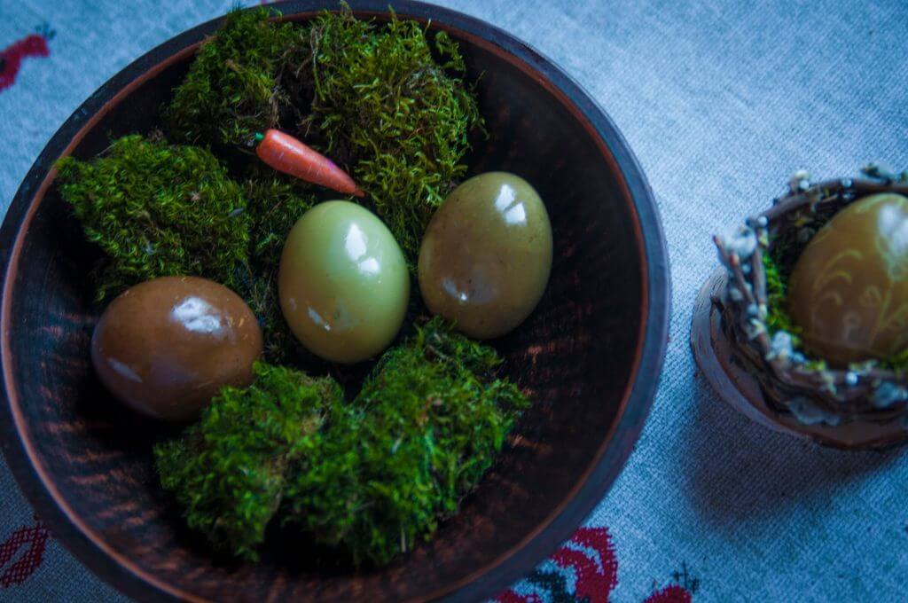 60 идей, как покрасить яйца на Пасху интересно и красиво своими руками с «химией» и без