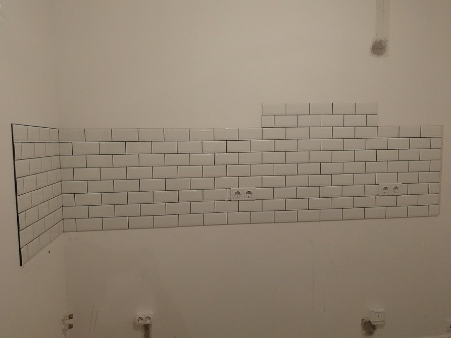 Рекомендации по укладке плитки «кабанчик» на фартук кухни