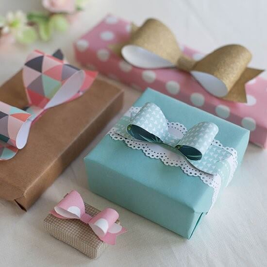 Как упаковать и оформить подарок на 8 марта своими руками, 47 идей с фото