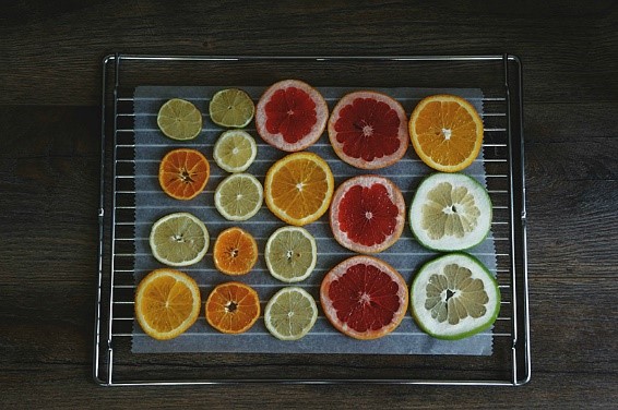 Цитрусовое настроение: как красиво засушить апельсин для декора и еды