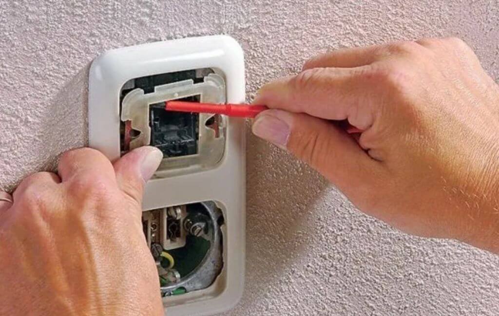 Как запитать розетку от другой розетки: из одной сделать две или несколько