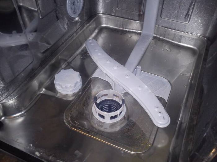 Как удалить соль из посудомоечной машины