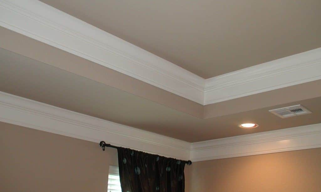 Виды потолочных плинтусов для натяжного потолка, и как приклеить самому (+фото-инструкции)