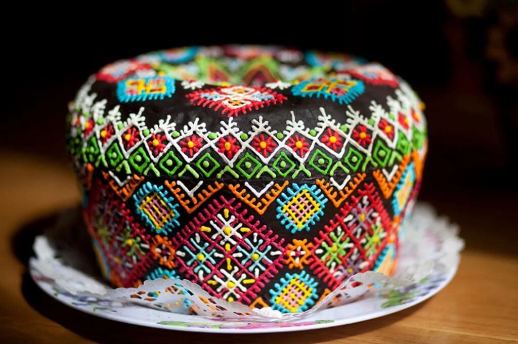 Украшение куличей на Пасху своими руками: 80 фото красивых идей (с посыпкой, изюмом, цветами, гнездами)