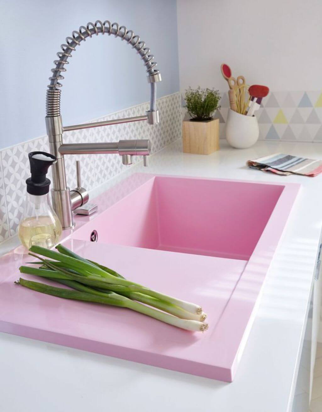 Кухня в розовых тонах: дизайн интерьера, 88 фото-идей