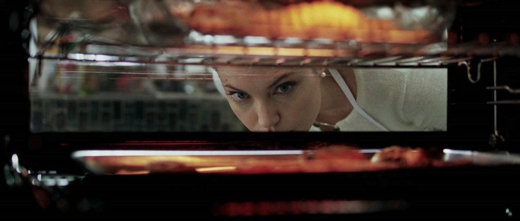 Кухня с секретом в стиле хай-тек: «Мистер и миссис Смит»