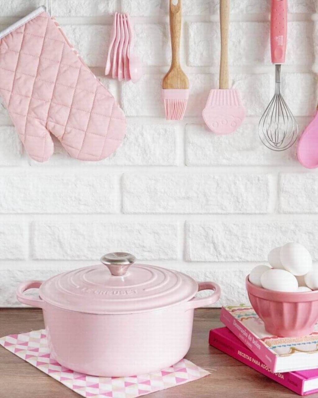 Кухня в розовых тонах: дизайн интерьера, 88 фото-идей