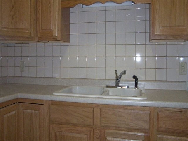 Защитный экран для кухни: выбор материала и установка своими руками