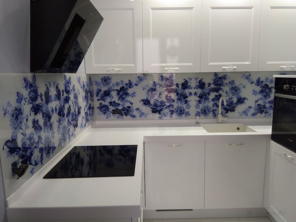 Дизайн кухни в стиле гжель в квартире и частном доме (114 фото интерьеров)