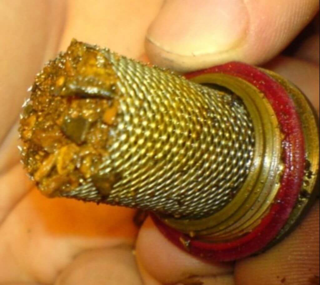 Как открутить фильтр для воды: в какую сторону, если не откручивается, с ключом и без