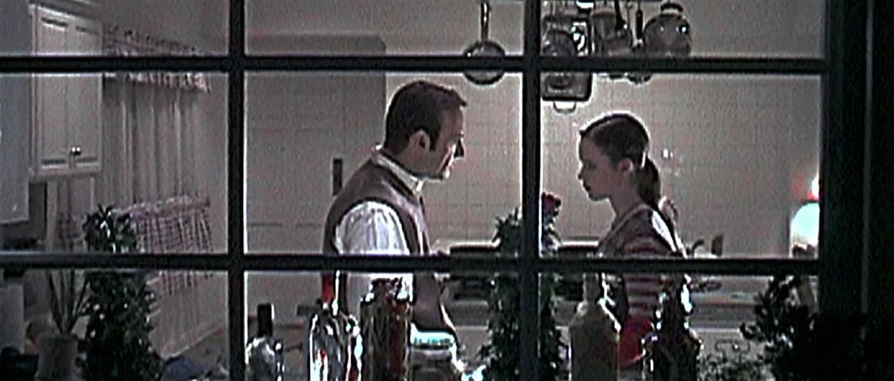 Такая разная классика: интерьер кухни и столовой из фильма «Красота по-американски»