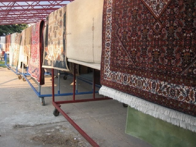 Как в домашних условиях почистить ковер (палас): лучшие подручные средства