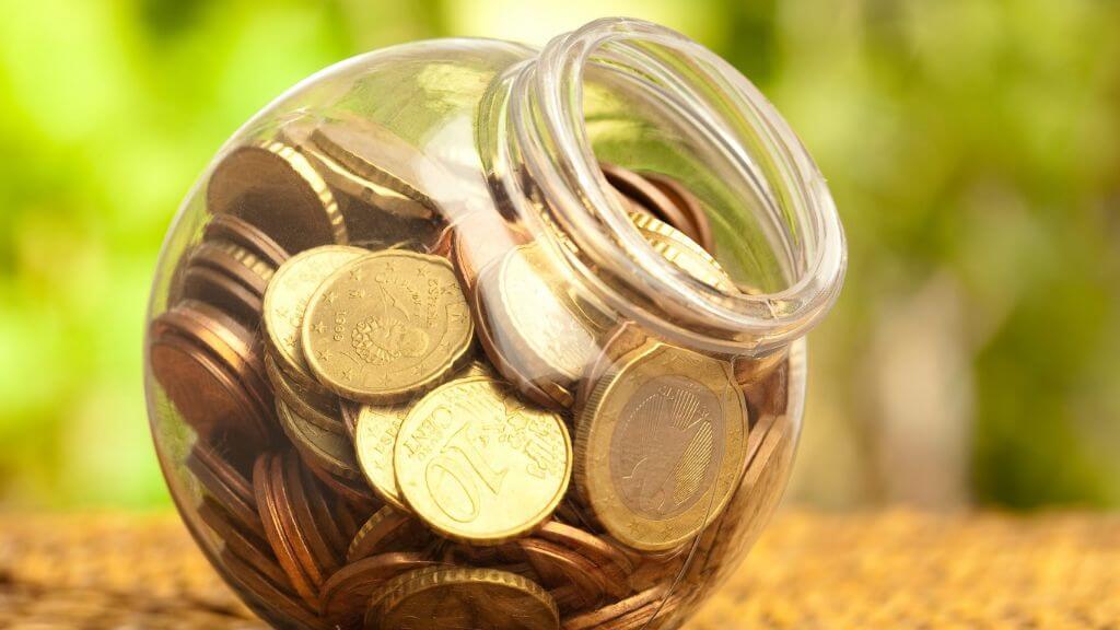 Что поставить в вазу, кроме цветов: 35 идей с фото в интерьере