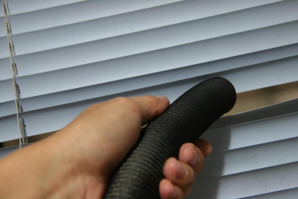 17 способов, как быстро помыть горизонтальные и вертикальные жалюзи