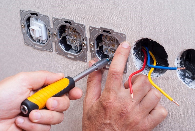 Как правильно установить розетки на кухне?