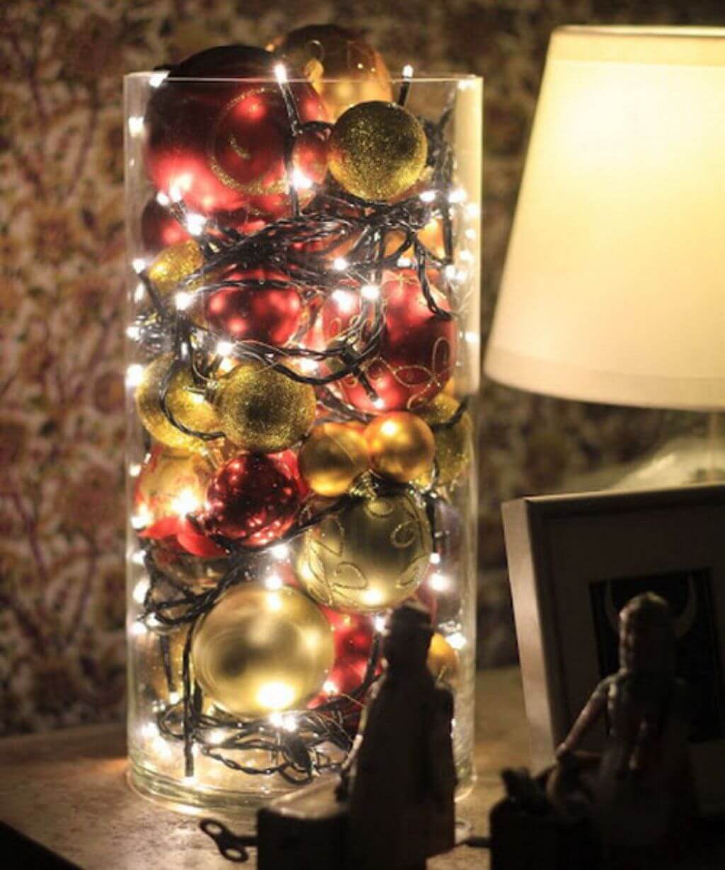 Что поставить в вазу, кроме цветов: 35 идей с фото в интерьере