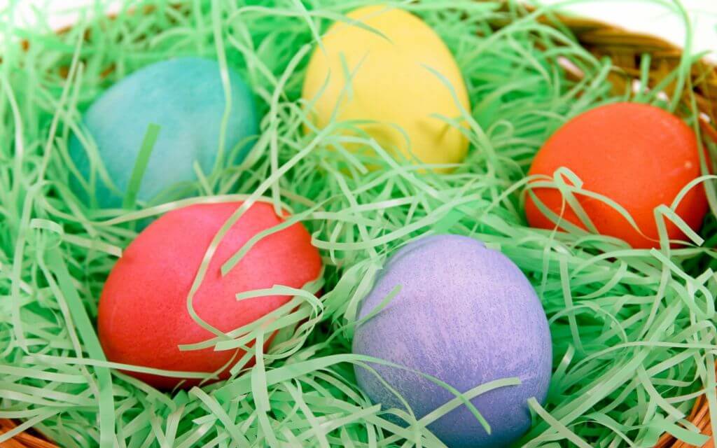 60 идей, как покрасить яйца на Пасху интересно и красиво своими руками с «химией» и без