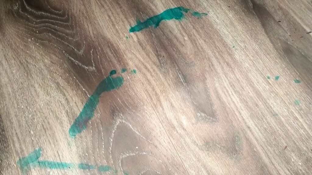 Как быстро отмыть зеленку с кожи, линолеума, одежды, мебели и других поверхностей