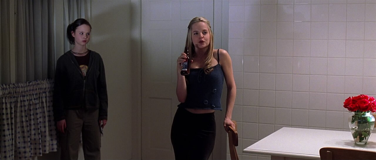 Такая разная классика: интерьер кухни и столовой из фильма «Красота по-американски»