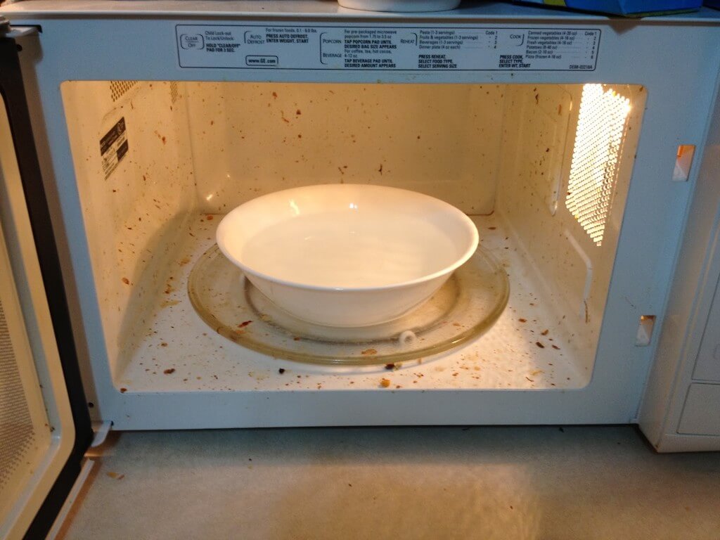 Как отмыть микроволновку в домашних условиях: быстрые и легкие способы чистки изнутри и снаружи