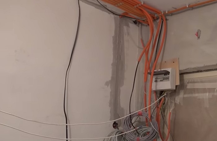 Как сделать электропроводку на кухне — выбрать схему разводки, проложить кабель, установить щиток и розетки