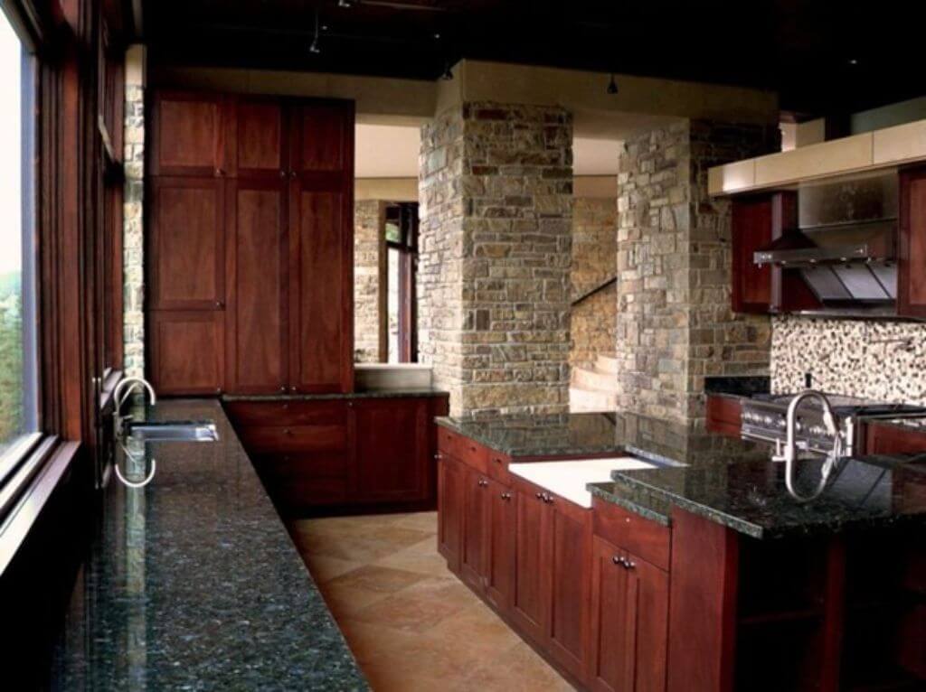 Отделка кухни декоративным камнем (искусственным и натуральным): дизайн интерьера, варианты и сочетания, фото