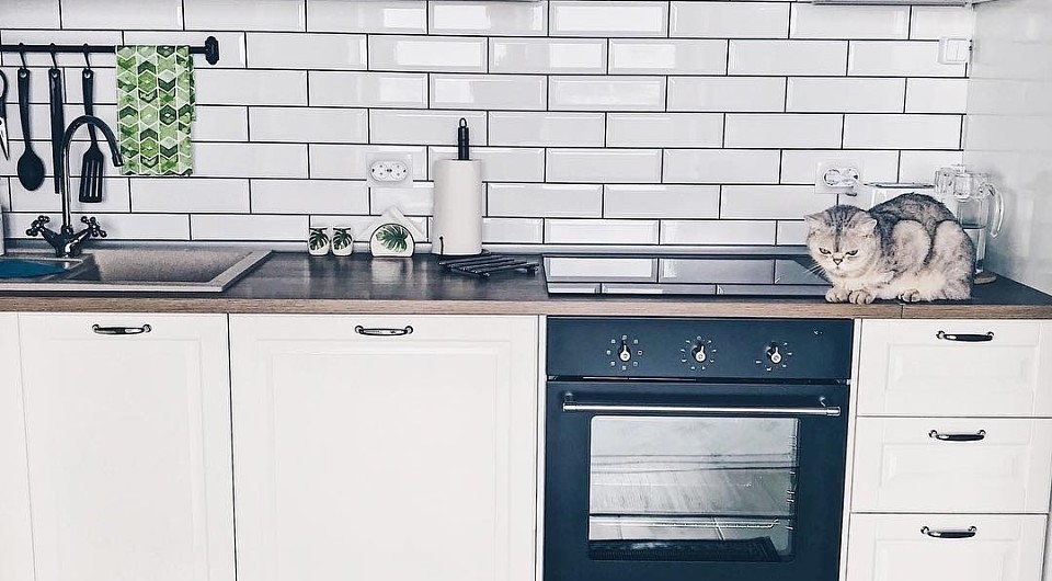 Рекомендации по укладке плитки «кабанчик» на фартук кухни