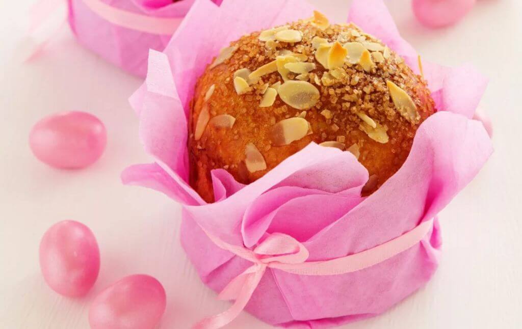 Украшение куличей на Пасху своими руками: 80 фото красивых идей (с посыпкой, изюмом, цветами, гнездами)