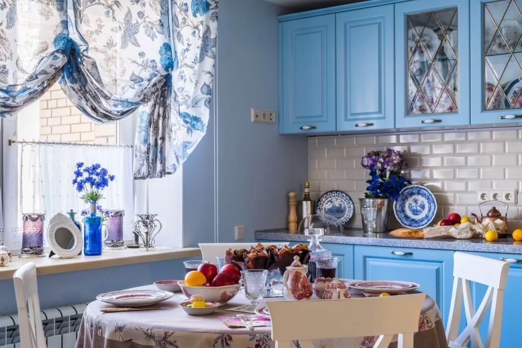 Дизайн кухни в стиле гжель в квартире и частном доме (114 фото интерьеров)