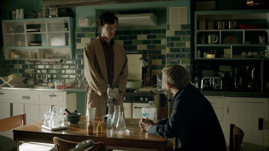 Сдержанный дизайн британской кухни из сериала «Шерлок»