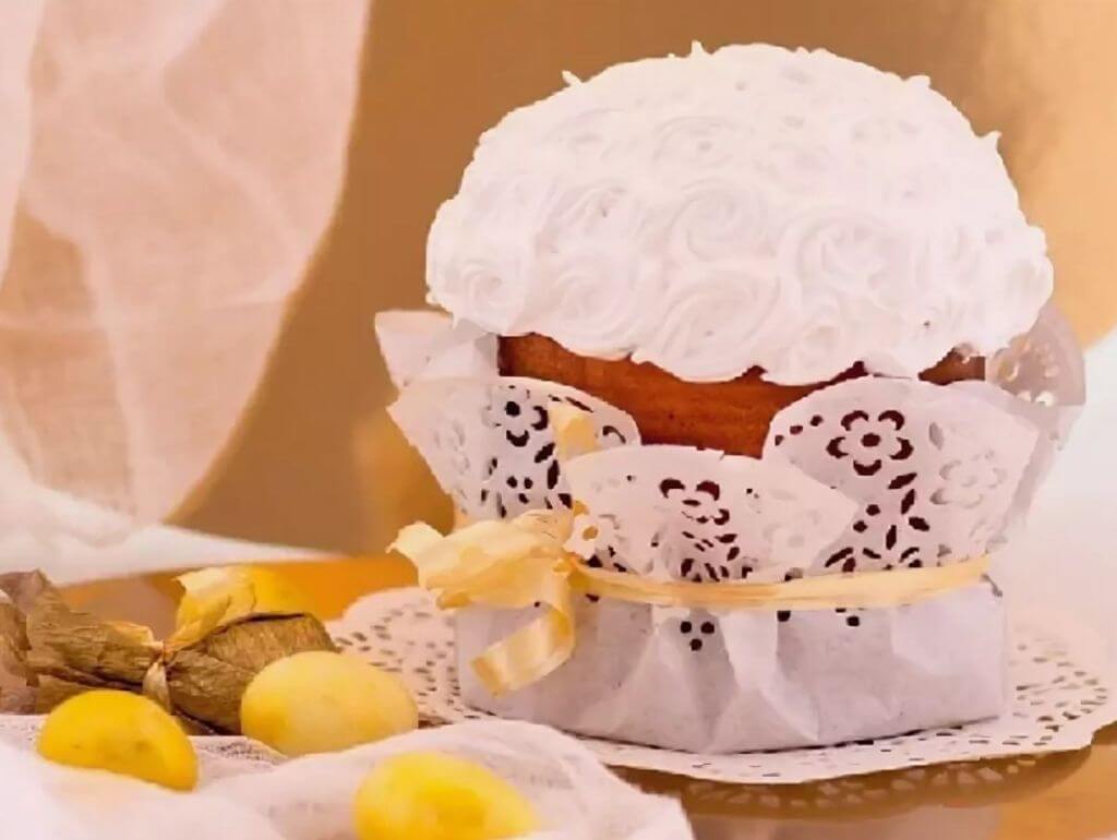 Украшение куличей на Пасху своими руками: 80 фото красивых идей (с посыпкой, изюмом, цветами, гнездами)