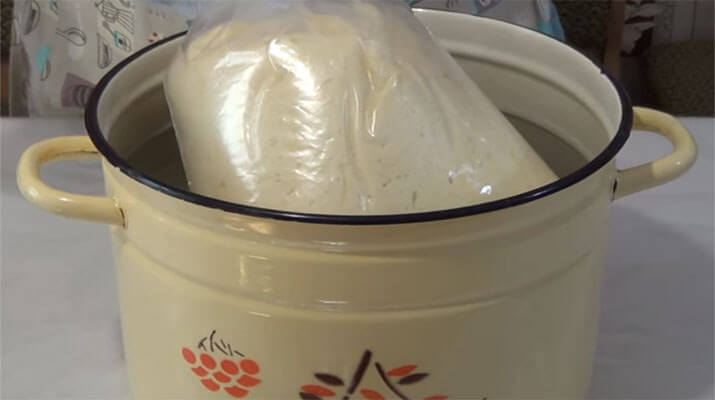 Как и сколько хранить дрожжевое тесто в холодильнике и без?