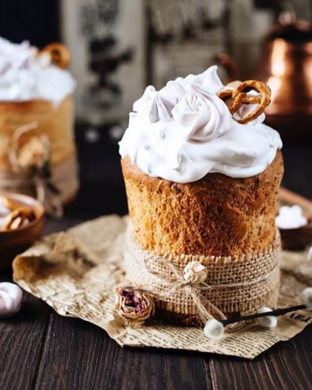 Украшение куличей на Пасху своими руками: 80 фото красивых идей (с посыпкой, изюмом, цветами, гнездами)