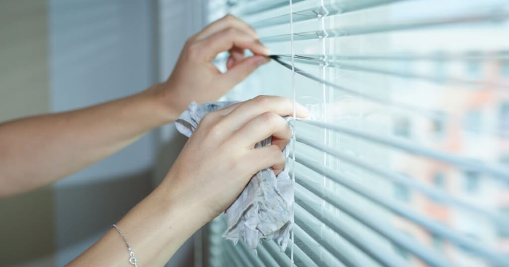 17 способов, как быстро помыть горизонтальные и вертикальные жалюзи